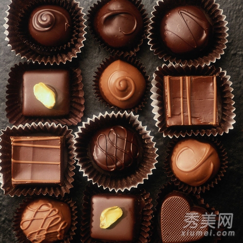 黑巧克力杏仁 盘点可增强防晒力的食品
