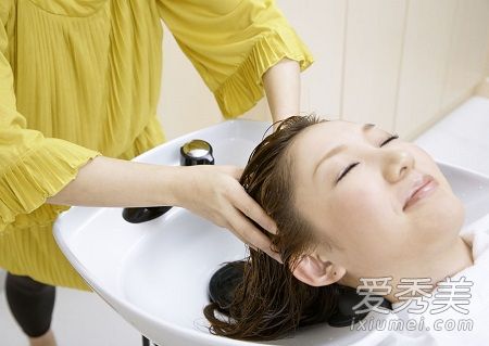用淘米水洗头发还需要洗发露吗 用淘米水洗头发的正确方法