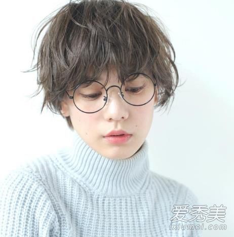 短发染什么颜色显脸白 短发颜色2018款短发