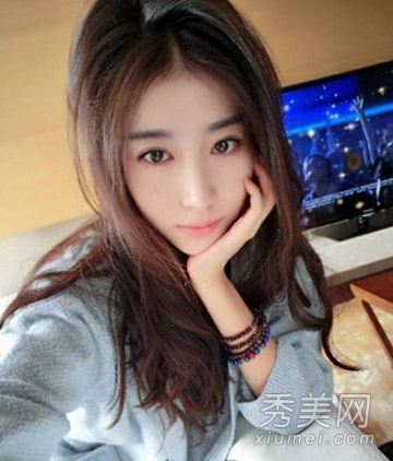 女生塌鼻子适合什么发型 韩式中分最给力