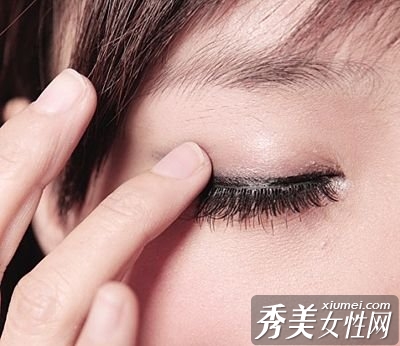 新年蜜会“妆”出魅惑电眼！