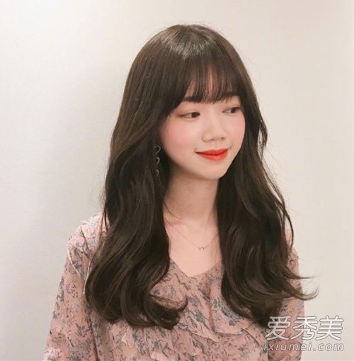 2018年韩国流行的长卷发 温暖甜美小姐姐必备！