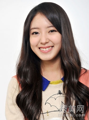 韩国女星李世英示范 圆脸适合的长发发型