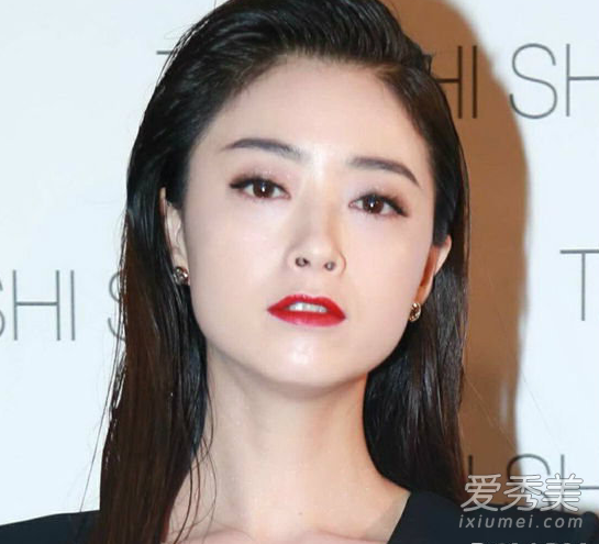 2015女明星红唇妆大PK 谁是年度最美？ 复古红唇妆