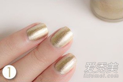 自制黑色+金色炫酷拼接美甲（图）