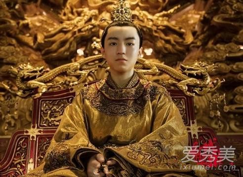 杨洋王俊凯 小鲜肉向你发来一记“锅盖杀”请接收 男明星锅盖头