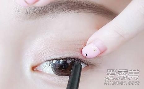 内眼线怎么画 内眼线用什么画比较好