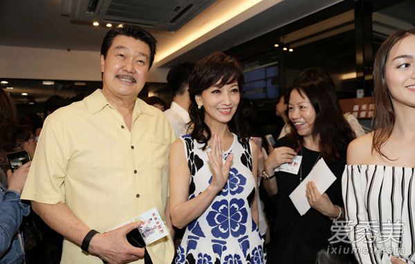 《我们来了》赵雅芝陈乔恩合影似姐妹 冻龄秘诀在这里 冻龄秘诀