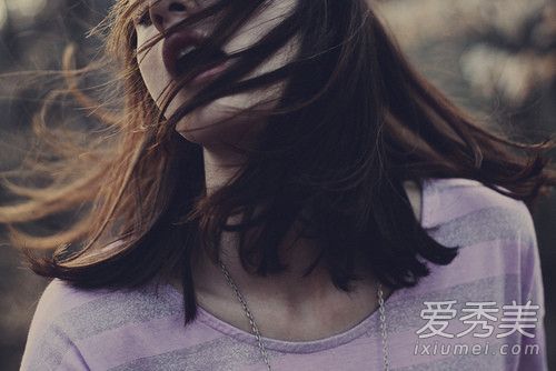 头皮瘙痒、有头屑还脱发？你可能被「头皮敏感」缠上了 头皮痒是什么原因
