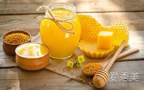 蜂蜜水洗臉能美白嗎 蜂蜜水洗臉的作用與功效