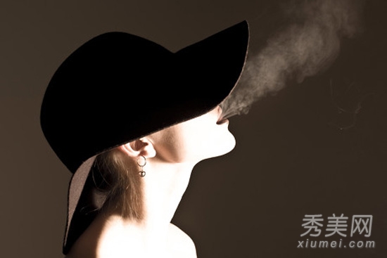 女性抽烟小心“毁容” 粉刺皱纹4大伤害