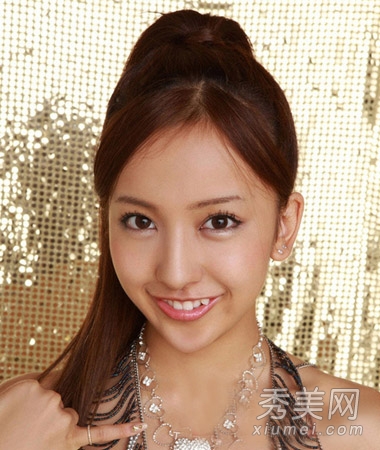 气质百搭马尾辫扎法 春夏清爽最减龄