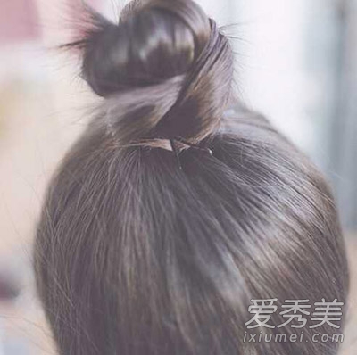 丸子头扎法图解 3分钟变韩范美妞