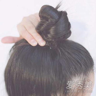 丸子头扎法图解 3分钟变韩范美妞
