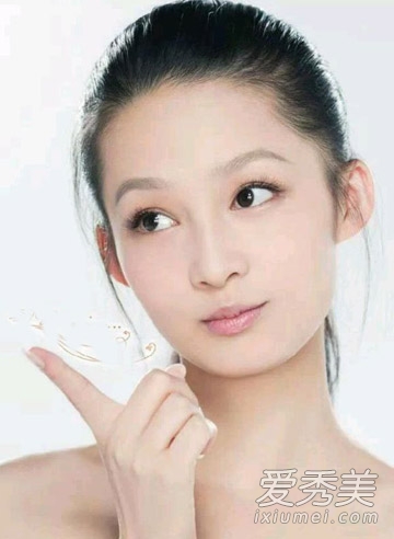 金世佳李沁恋情曝光 李沁甜美发型解析