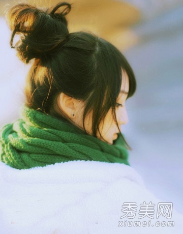 新年美丽变身 无辜感丸子头扎发可爱萝莉
