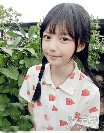 萌妹似赵薇何炅合体走红 扎双马尾好清纯