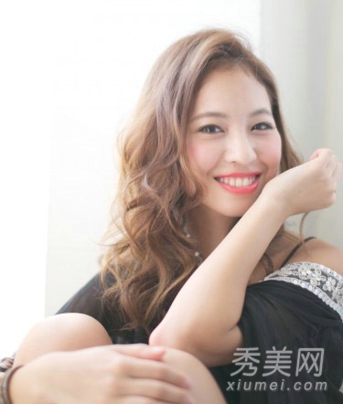 卷发才是女神 11款长卷发助你改变气质