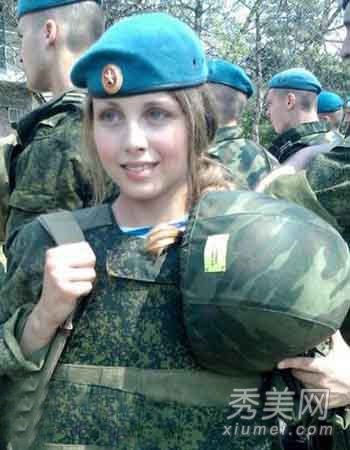 俄24岁美女空降兵爆红 长发美胸完爆奶茶mm