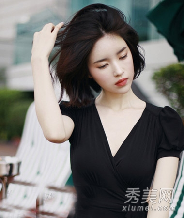 日系流行女生短发 蓬松感设计最减龄