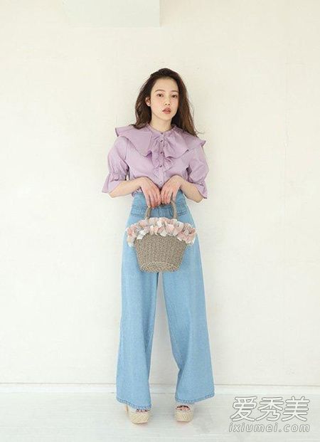 我不知道出去时穿什么外套。最适合搭配宽腿裤和裙子上衣。