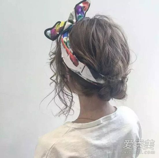 不管别人怎么说 夏天长发就要扎出空气感才最时髦 长发发型的扎法