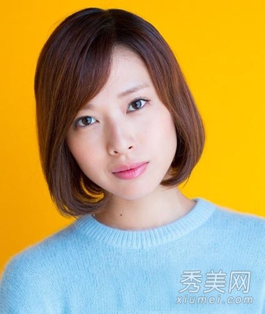 日系流行女生短发 蓬松感设计最减龄