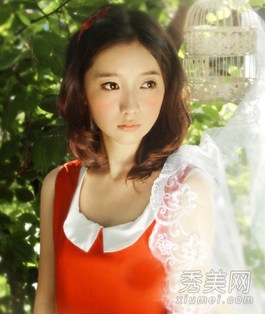 女生清爽齐肩发发型 中长发俏皮减龄