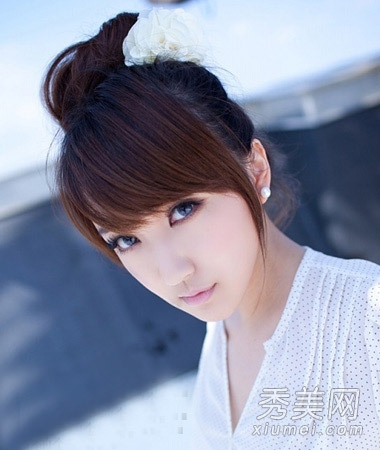 怎么扎花苞头最清爽 9款扎发美美一夏