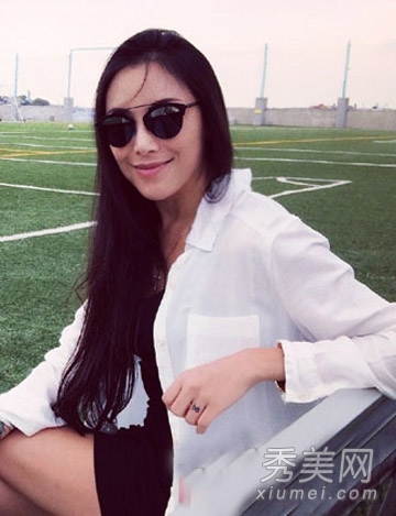 美女ceo达贝妮私照发型 侧分长发女人味