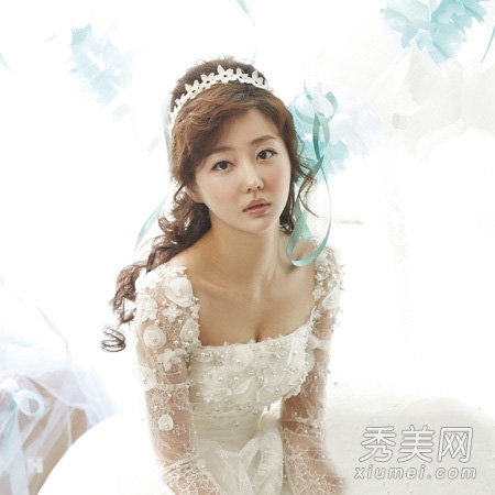 韓式新娘發型示範 帶上發飾美美結婚去
