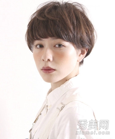 精选女生短发图片 OL时尚清爽两不误