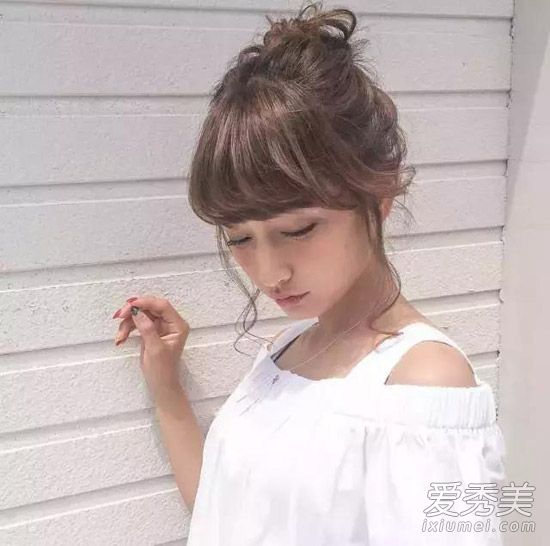不管别人怎么说 夏天长发就要扎出空气感才最时髦 长发发型的扎法
