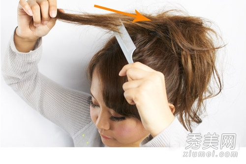 丸子头的简单扎法图解 一分钟搞定好发型