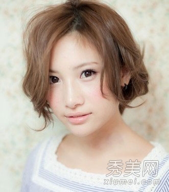 2012最新发型 瘦脸的女生短发发型