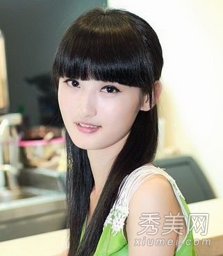 8款夏日人气直发发型 成清纯魅力女王