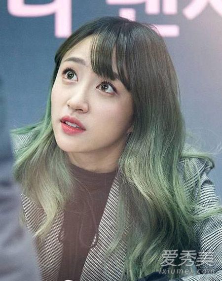 长发染什么颜色好看 学韩星加点绿色时尚爆了 绿色染发