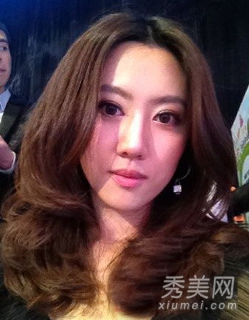 宋丹丹准儿媳曝光 巴图女友王博谷私照发型