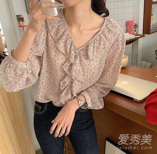 春天是再次解开衬衫的时候了?扁平的身体,宽阔的肩膀和梨形的身材应该被相应地坐下来选择一个适合他们的。