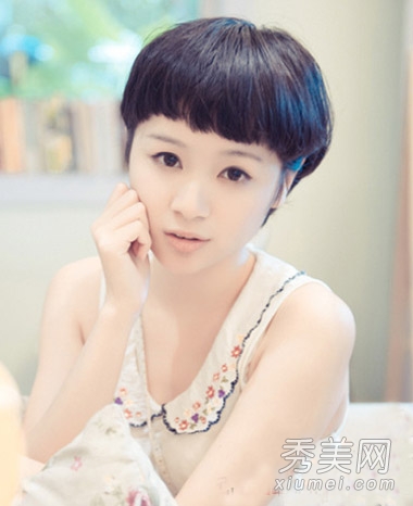 2014最抢眼短发发型分享 齐刘海更可爱