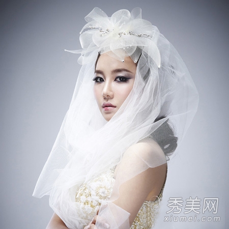 韓式新娘發型示範 帶上發飾美美結婚去