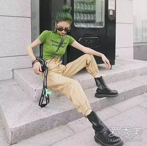 比宽腿裤更时尚!工作服是这个季节最流行的物品。