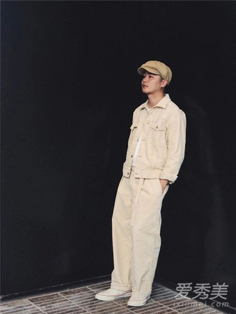 男孩如何搭配他们的白大褂?用白色抓住女孩的第一只眼睛