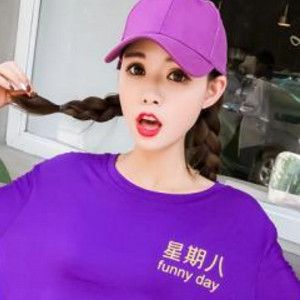 2018年第一个流行的颜色是紫外线,它可以多次显示白色。