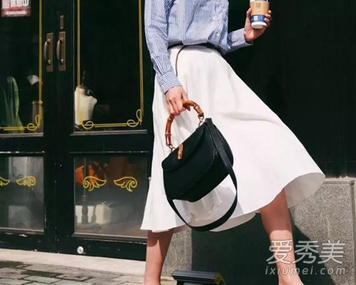 你想穿裙子还是裤子?折叠裙和牛仔裤在春天很容易搭配。