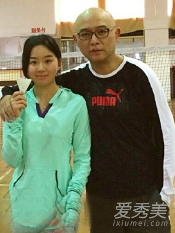 孟非清空微博 18歲女兒近照發型撞臉奶茶妹