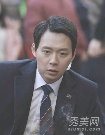 朴有天新剧曝剧照 短发帅气接档《星星》