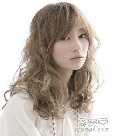 卷发才是女神 11款长卷发助你改变气质