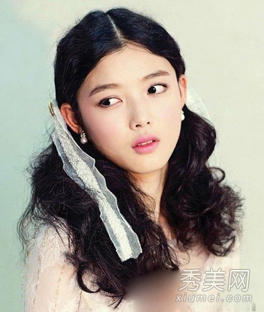 今春最流行长发扎法 韩式扎发时尚简约