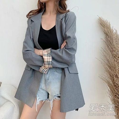 西装外套的裤子是什么?一个小女孩穿西装外套应该注意什么